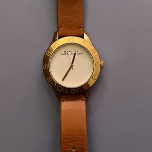 Marc Jacobs logo round brown leather watch